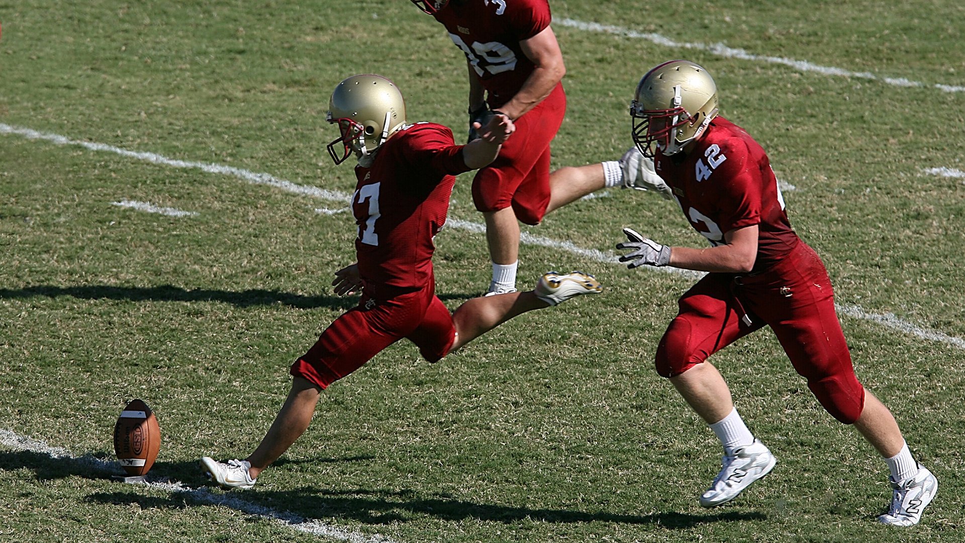 九游网页官网-中国足球俱乐部支持青年裁判员实践锻炼机会，中国足球裁判有年龄限制吗